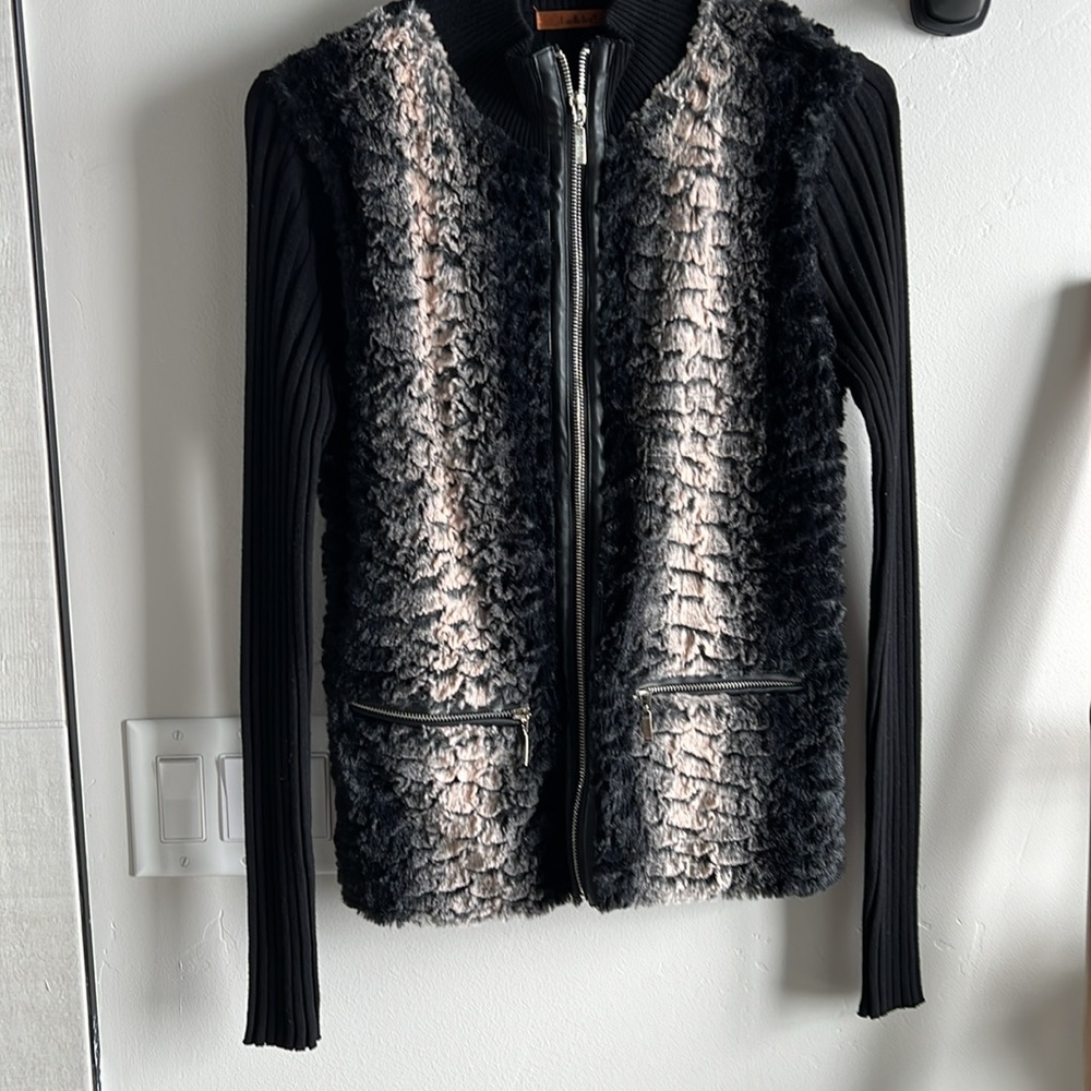 Absolutely stunning faux fur zippered sweater by belldini. - Picture 5 of 12
